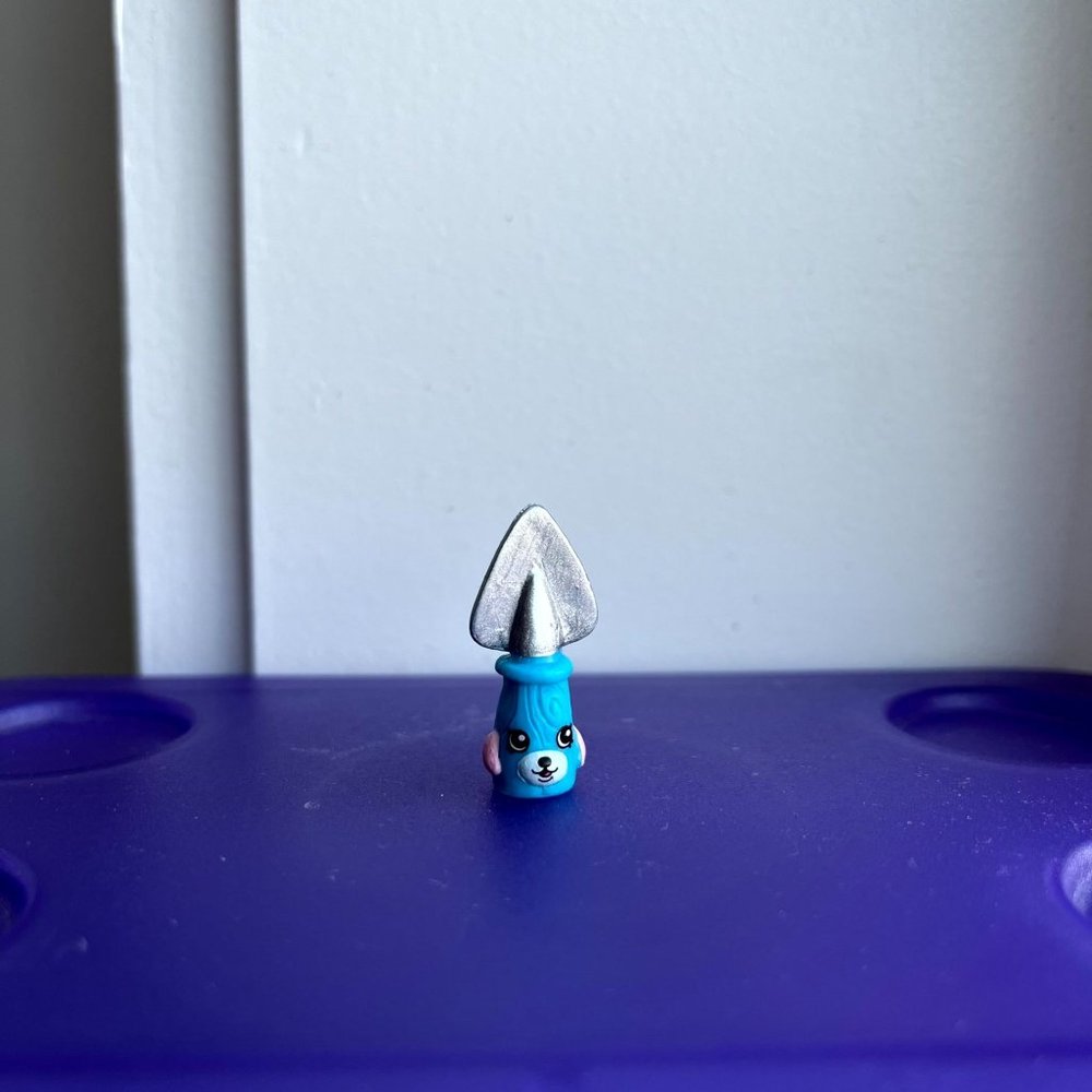 2016 Shopkins Season 4 Special Edition Petkin- Blue Jade Spade #4-121